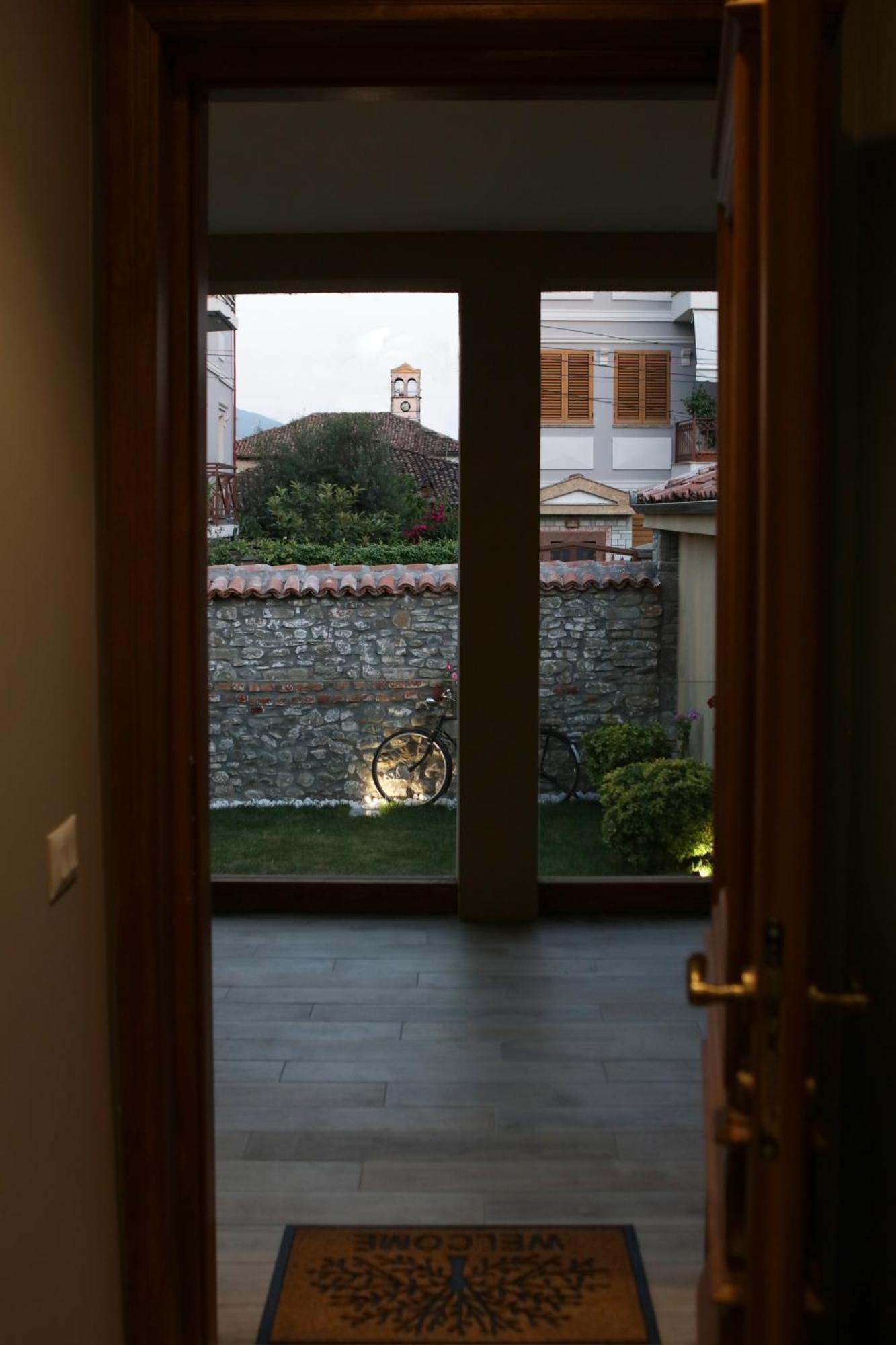 Villa Zoi A Stay To Remember I Located Inside The Castle Of Elbasan, On A Historic Roman Road Via Egnatia I Homemade Breakfast Eksteriør bilde