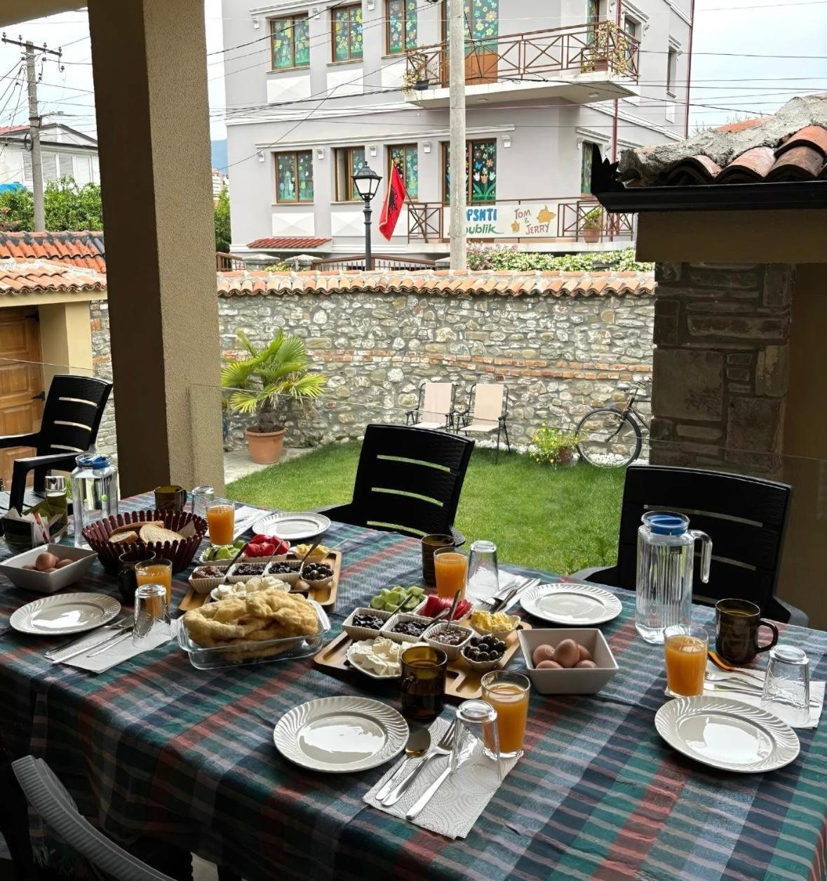 Villa Zoi A Stay To Remember I Located Inside The Castle Of Elbasan, On A Historic Roman Road Via Egnatia I Homemade Breakfast Eksteriør bilde